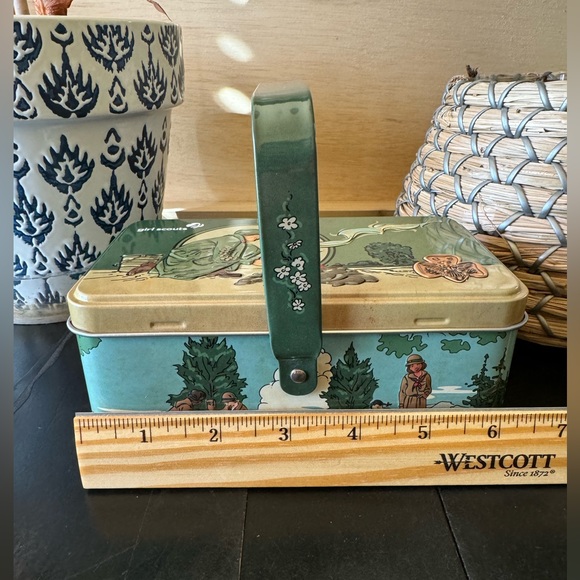 SOLD 💚 Adorable Girl Scouts Camping Pail Tin Box w/ Handle - Picture 9 of 11